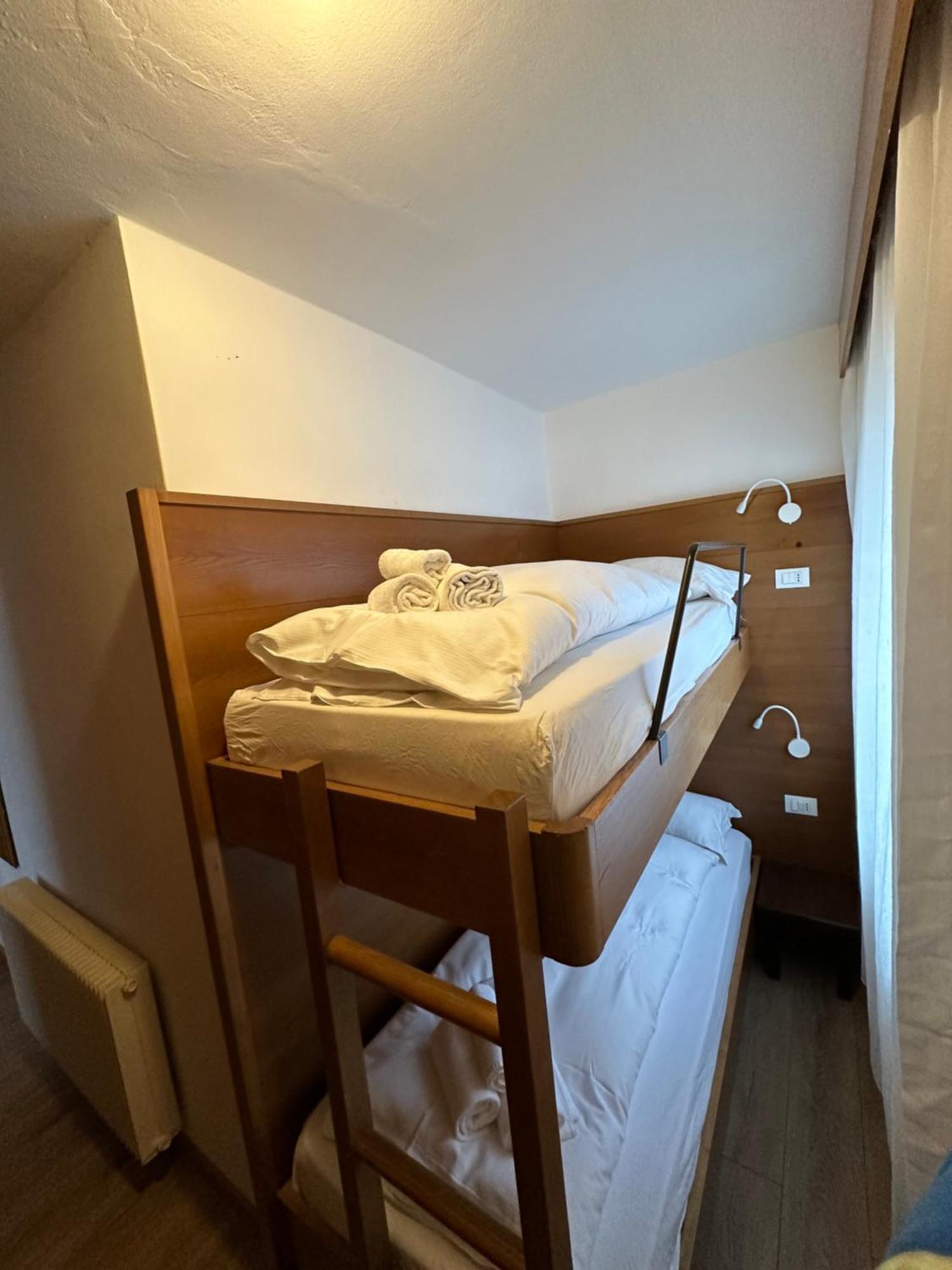 Hotel Ferrari ピンツォーロ エクステリア 写真