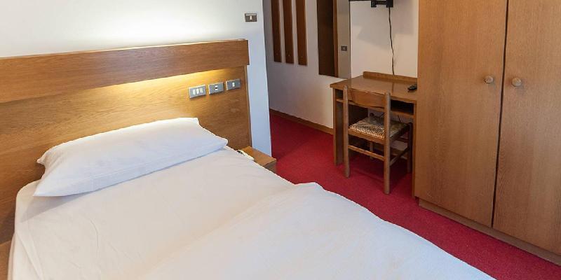 Hotel Ferrari ピンツォーロ エクステリア 写真